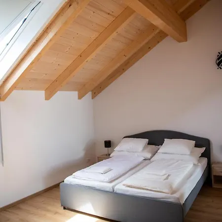 Semesterbostad Ganzes Haus Mit Viel Platz Fuer Familie Und Freunde *